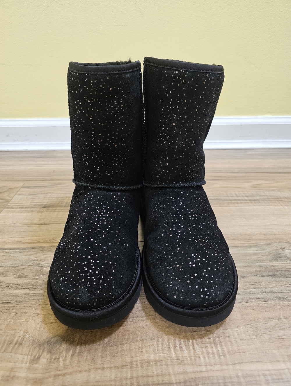 UGG Classic Short Metallic Spots - Picture 3 of 13